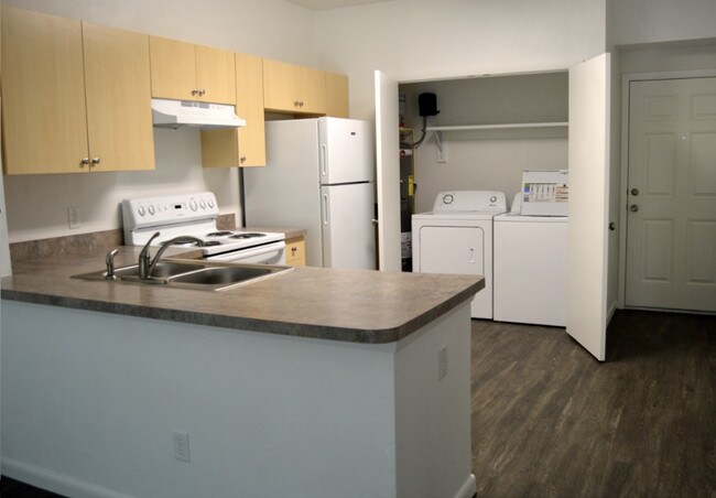 Building Photo - 1800 vics way