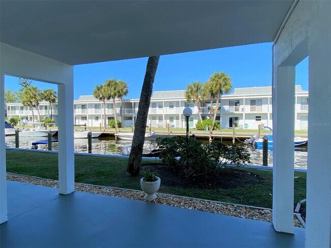 Foto del edificio - 902 Gibbs Rd