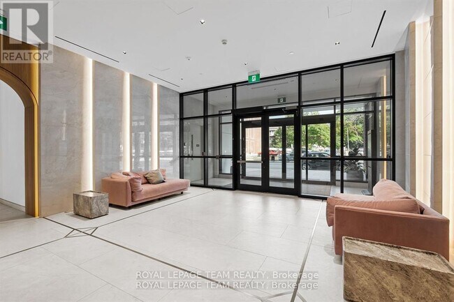 Building Photo - 560 Rideau St