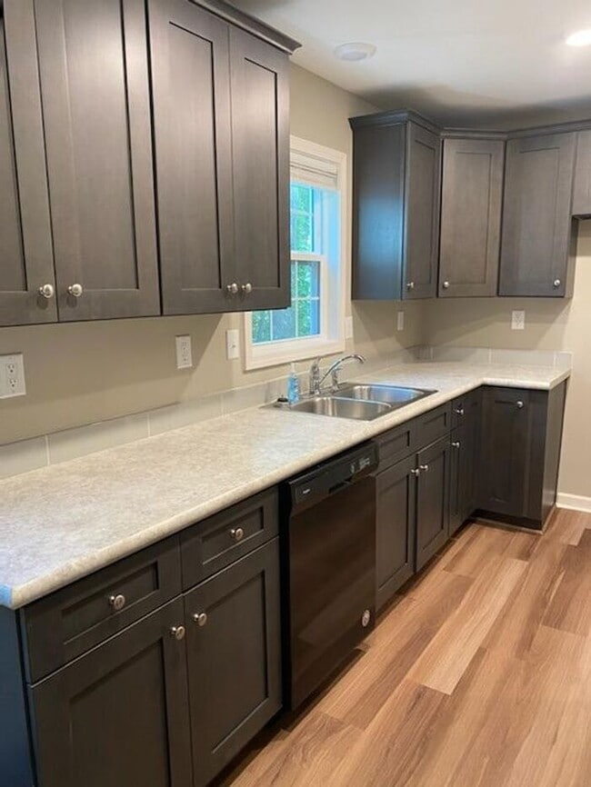 Building Photo - Black Mountain Rental! - Duplex