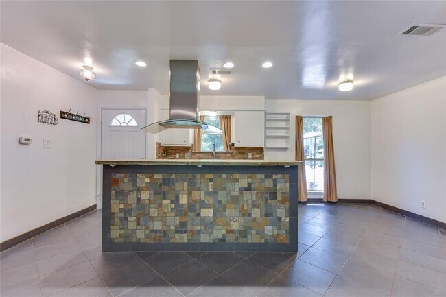 Foto del edificio - 4900 Brushy Ridge Dr