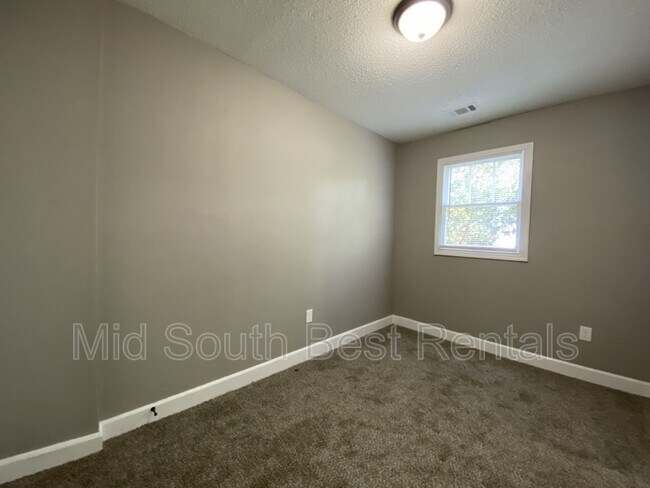 Building Photo - 2106 Maple St