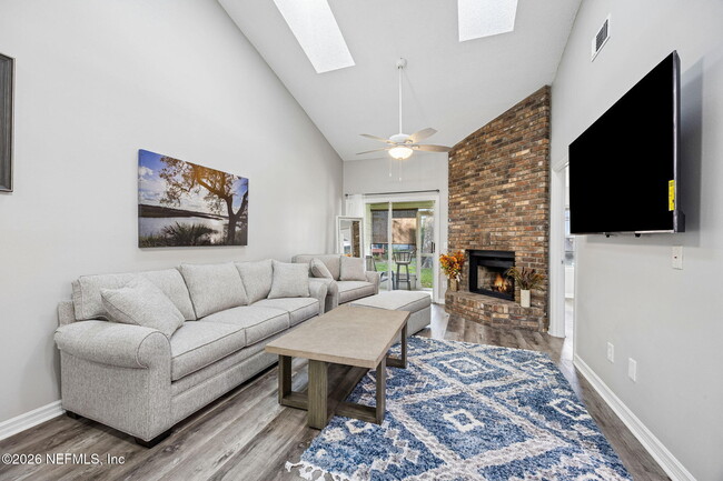 Foto del edificio - 12036 Arbor Lake Dr