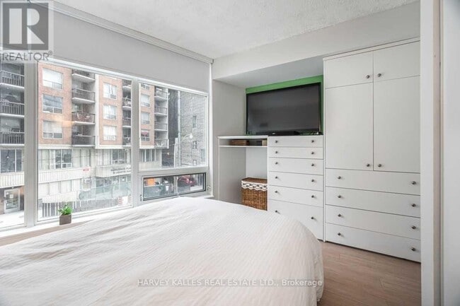 Building Photo - 8 Scollard St