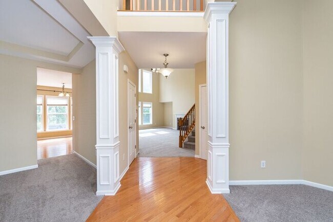 Building Photo - 4 Bedroom in Fishers
