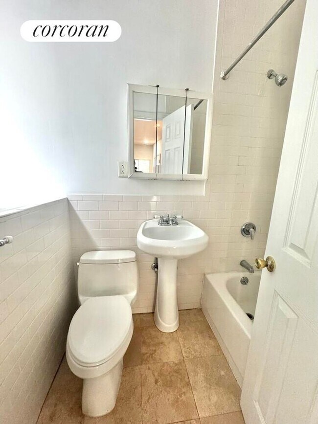 Foto del edificio - 509 E 81st St