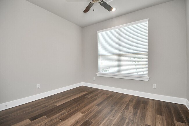 Building Photo - 1234 Scarlet Crk Dr