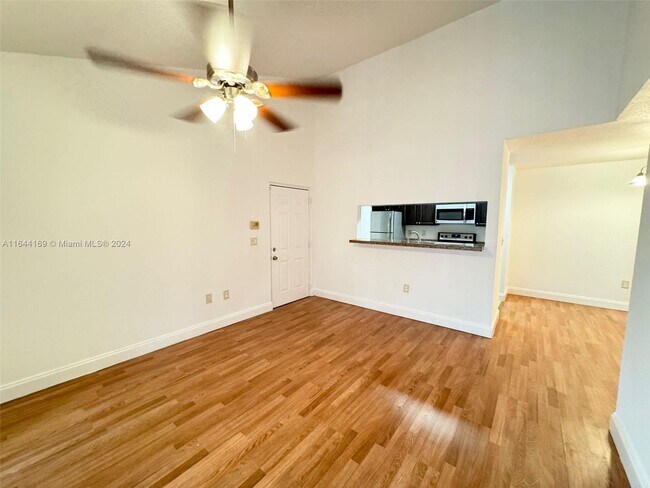 Foto del edificio - 1715 Village Blvd