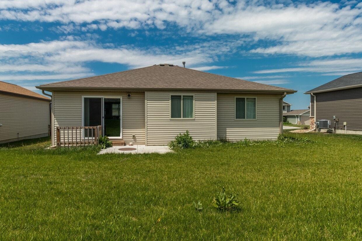 Primary Photo - Beautiful Newer Home In South Lincoln