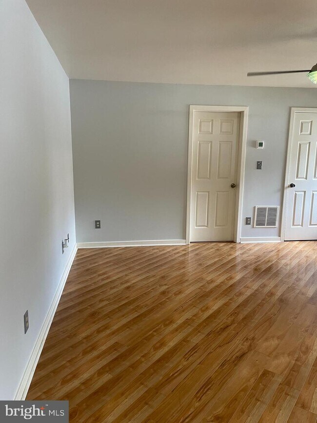 Foto del edificio - 3906 Eastview Ln