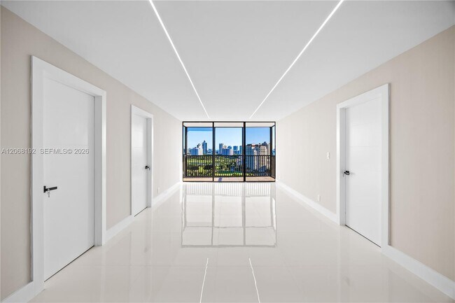 Foto del edificio - 20379 W Country Club Dr