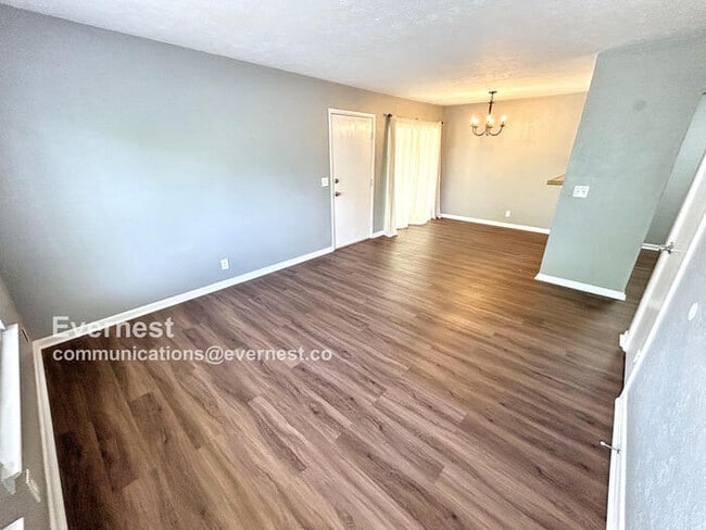 Foto del edificio - 810 Bellevue Rd