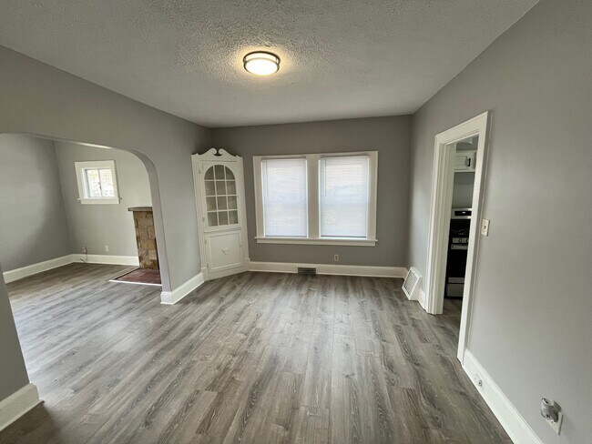 Foto del edificio - 562 Belden Ave