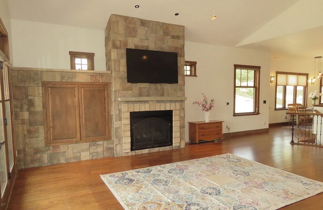 Building Photo - Mountain Sunset Views: Lovely Four-Bedroom House in Skyridge