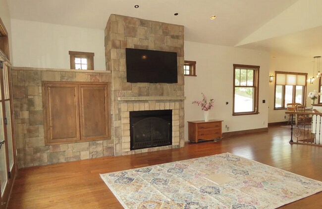 Foto del edificio - Mountain Sunset Views: Lovely Four-Bedroom House in Skyridge
