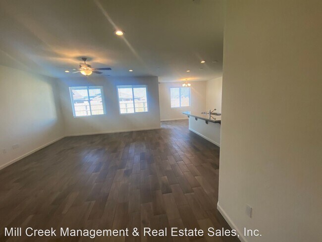 Foto del edificio - 4 br, 2.5 bath House - 3455 N. Lennox