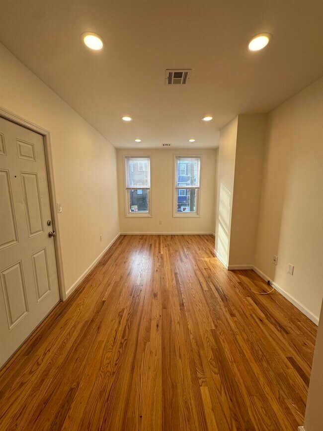 Foto del edificio - 142 Webster Ave