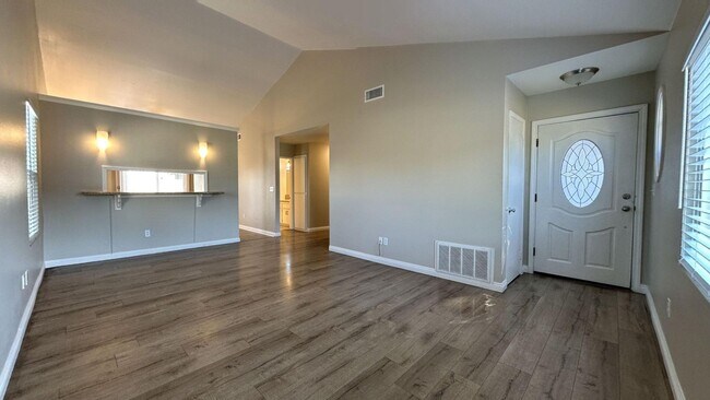 Foto del edificio - Cozy 3 Bedroom, 2 Bathroom in Colton Avail...
