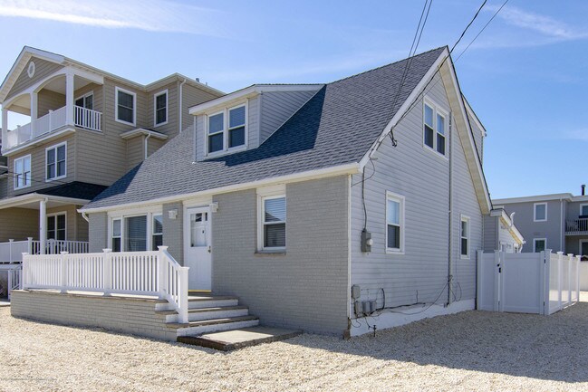 Building Photo - 21 6th Ave