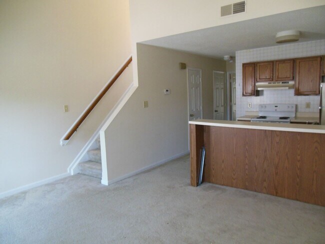 Building Photo - 1 br, 1 bath House - 16 Justin Court