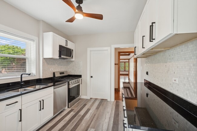 Foto del edificio - 919 Dunlop Ave