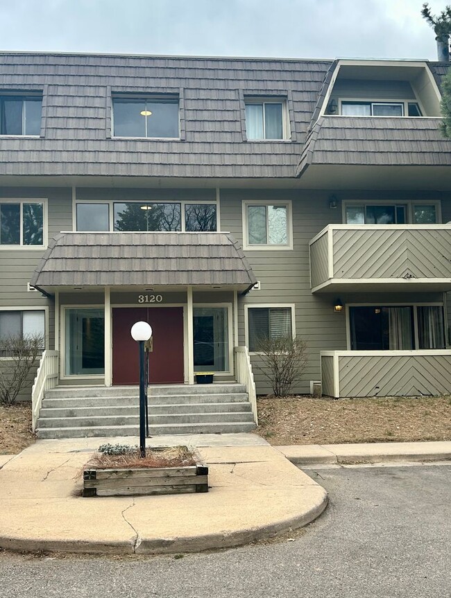 Building Photo - 1 Bedroom Condo with Underground Parking &...