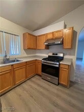 Building Photo - 9590 Bandera Creek Ave