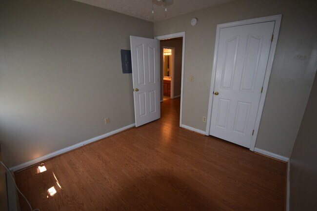 Foto del edificio - Great 2 Bedroom Apartment Near Campus!