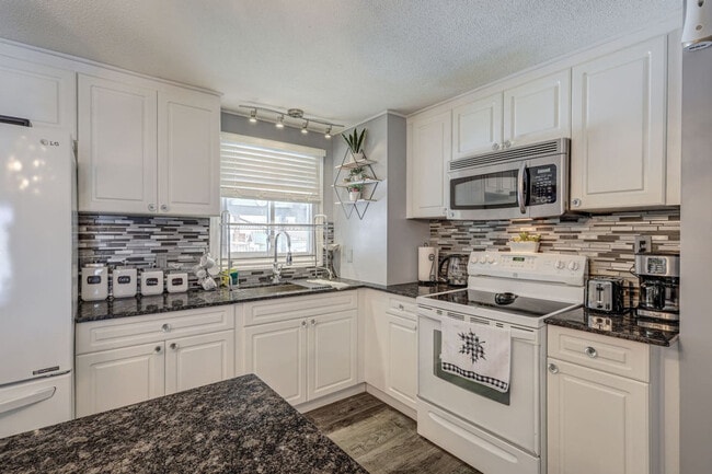 Photo du bâtiment - 48 Vanbuskirk Dr