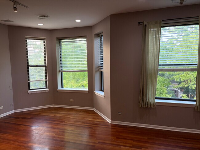 Foto del edificio - 1137 E Hyde Park Blvd