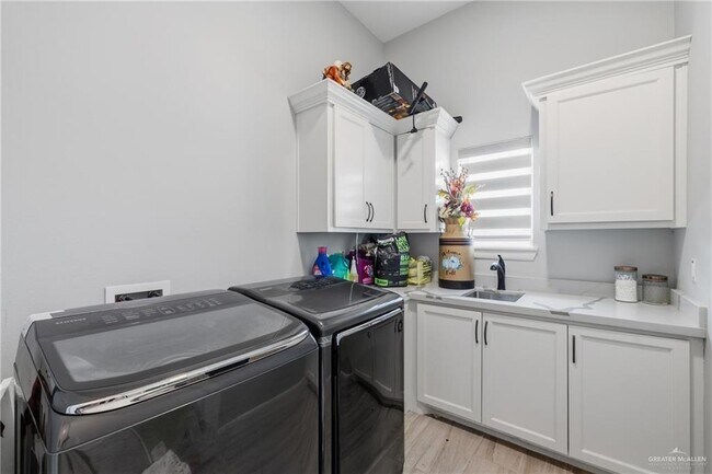 Foto del edificio - 27 Ensenada Ave