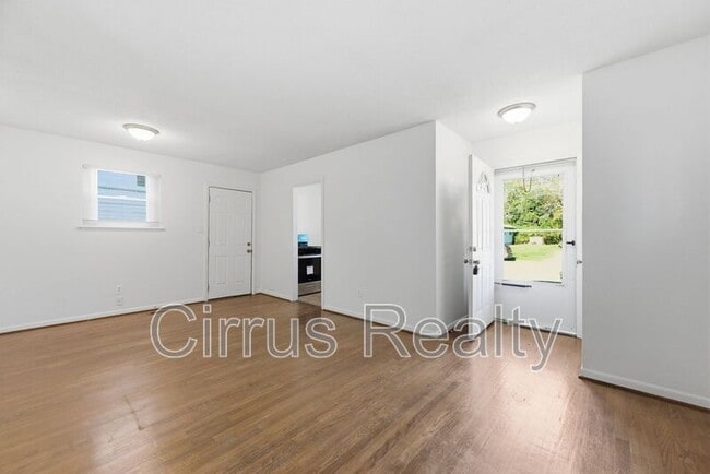 Building Photo - 327 Sycamore Ave