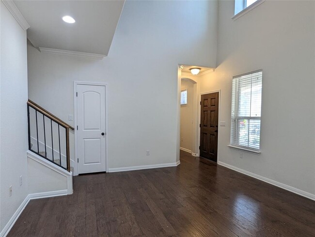 Building Photo - 13400 Briarwick Dr
