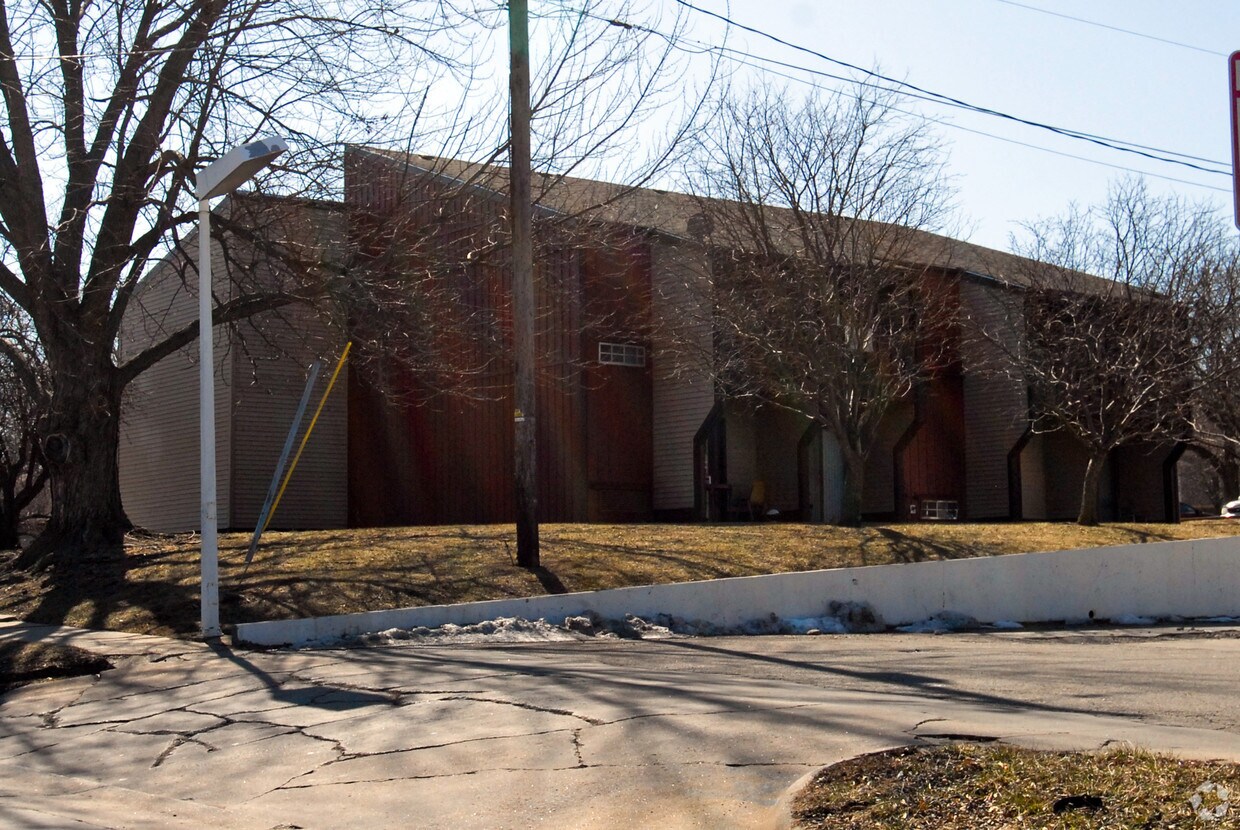 Building Photo - 3100 SW 29th Ter