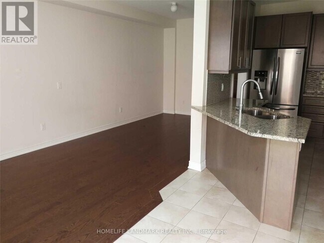 Building Photo - 15 Durblee Ave