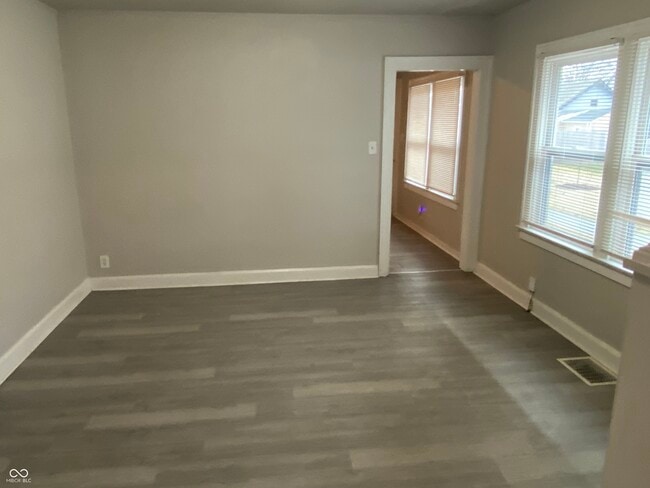 Foto del edificio - 1335 N Ewing St