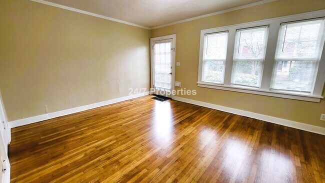 Foto del edificio - Vintage 1 BD | 1 BA End Unit - Hawthorne B...