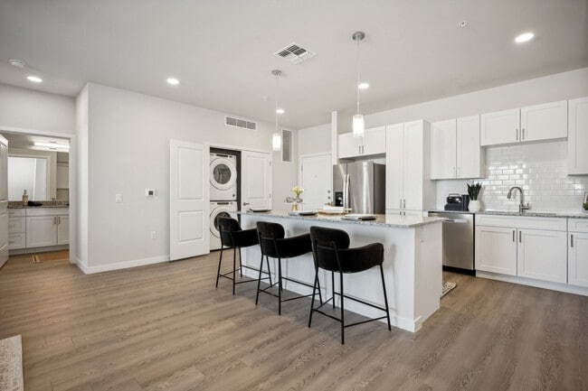 Interior Photo - Ascend at Longbow Highpoint