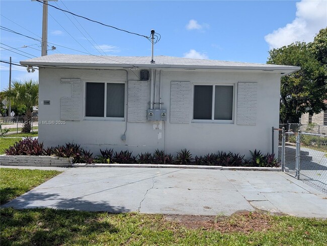 Building Photo - 1108 N 19th Ave