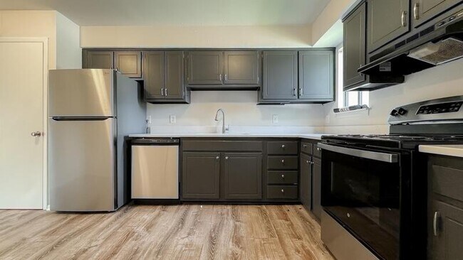 Building Photo - 1373 E Tanners Creek Dr