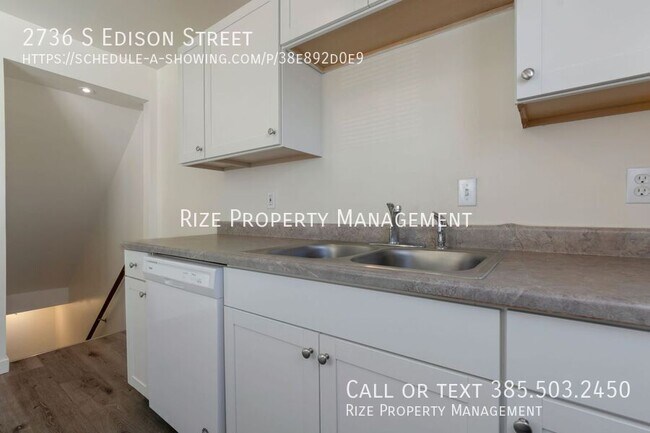 Building Photo - 2736 S Edison St
