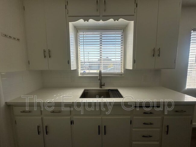 Foto del edificio - 1608 W Sunnyview Ave