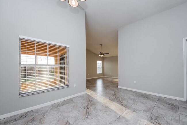 Building Photo - 458 Tamarind Parke Ln