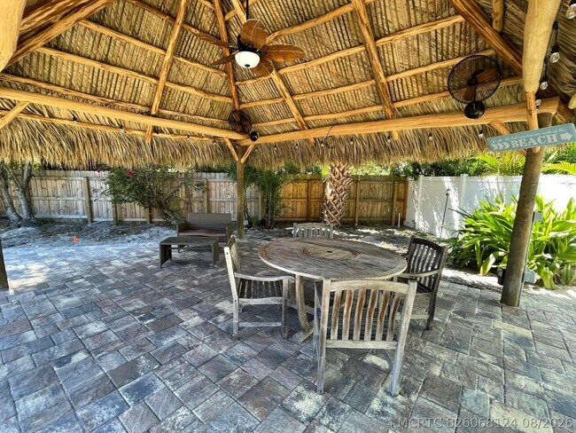 Foto del edificio - 510 Banyan Way
