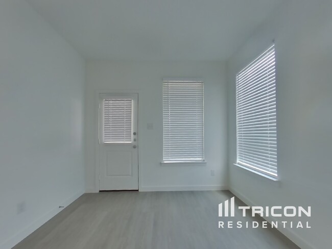 Building Photo - 2700 Brushy Lk Dr