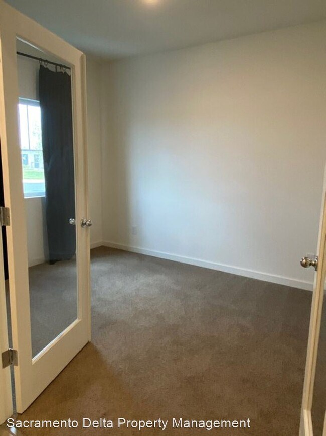 Building Photo - 4 br, 3 bath House - 628 Independence Ave