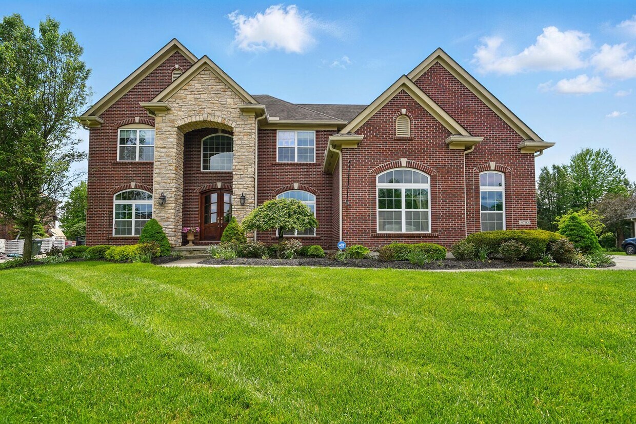 Primary Photo - Five Bedroom House in Deerfield Township!