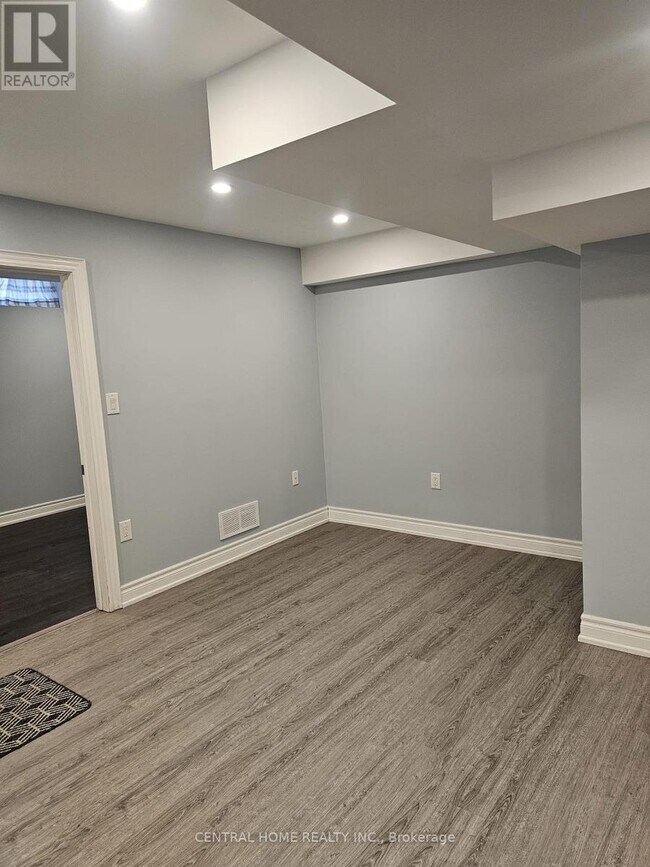 Building Photo - 45 Wildmoor St