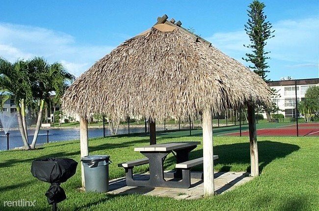 Building Photo - 2 br, 2 bath Condo - 1004 Manatee Rd
