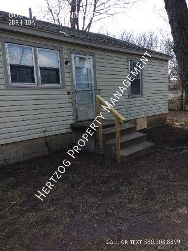 Building Photo - 2 Bedroom 1 Bath with attached Garage